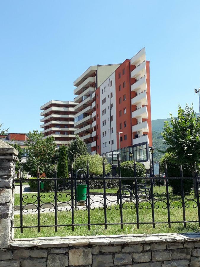 Spacious Apartment Next To The Bus Station And Walking Distance To The Old Town And Shopping Malls Prizren Bagian luar foto