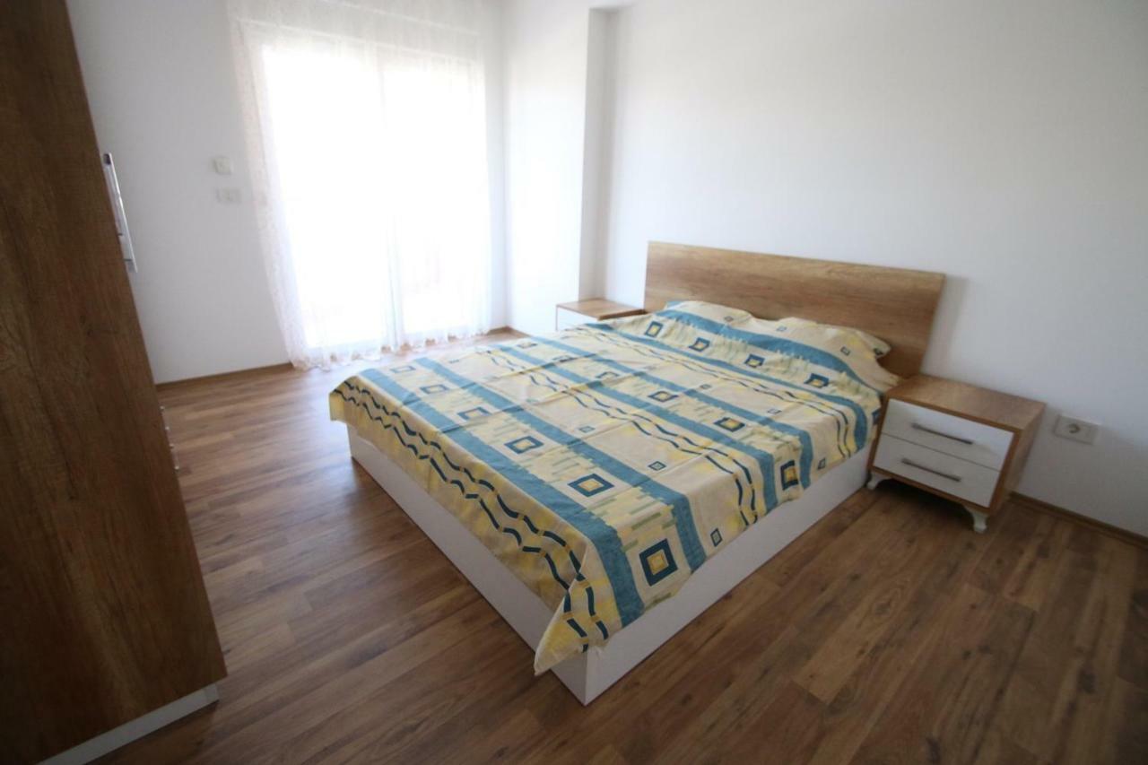 Spacious Apartment Next To The Bus Station And Walking Distance To The Old Town And Shopping Malls Prizren Bagian luar foto