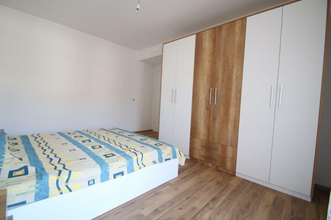 Spacious Apartment Next To The Bus Station And Walking Distance To The Old Town And Shopping Malls Prizren Bagian luar foto