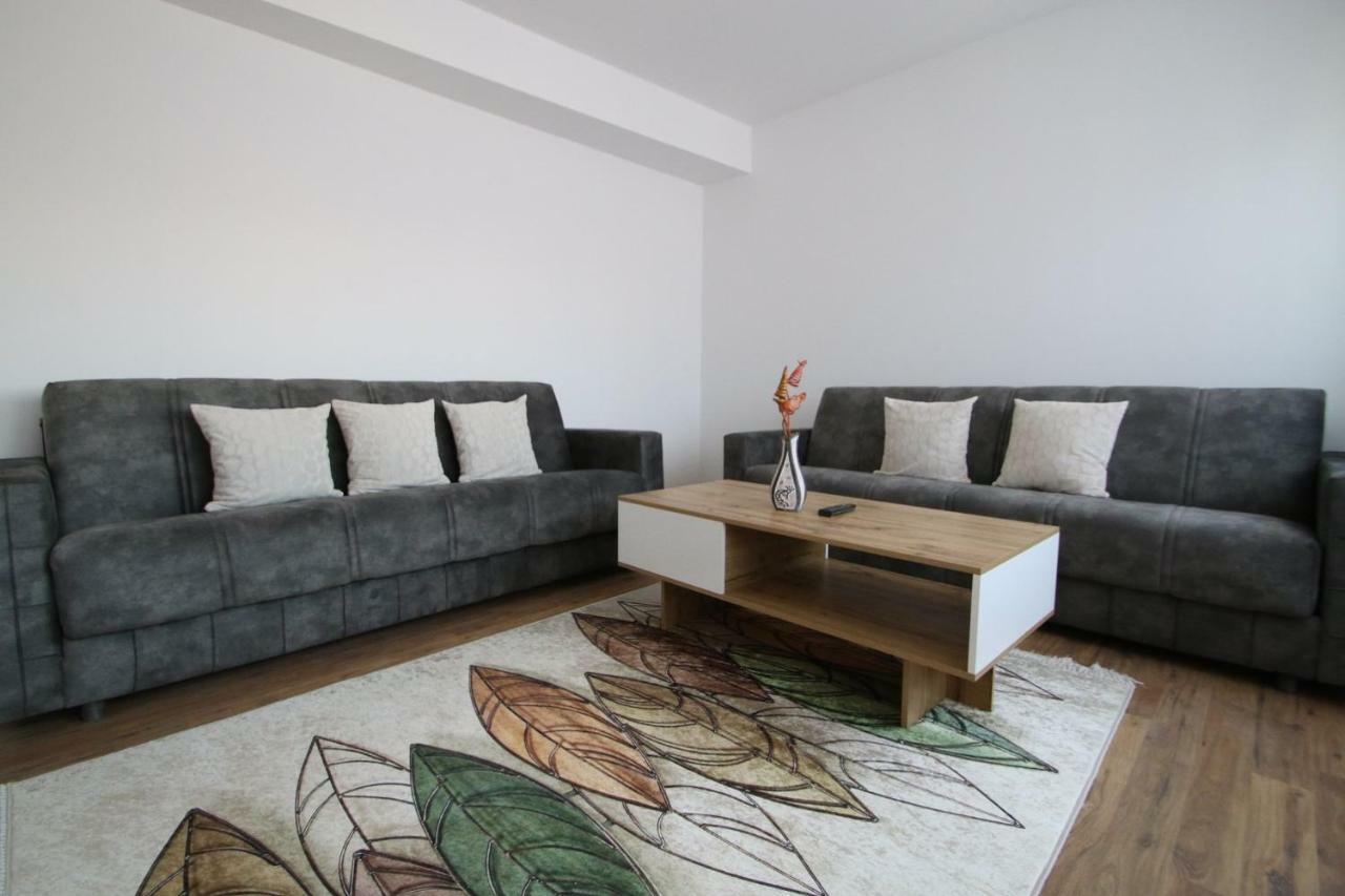 Spacious Apartment Next To The Bus Station And Walking Distance To The Old Town And Shopping Malls Prizren Bagian luar foto