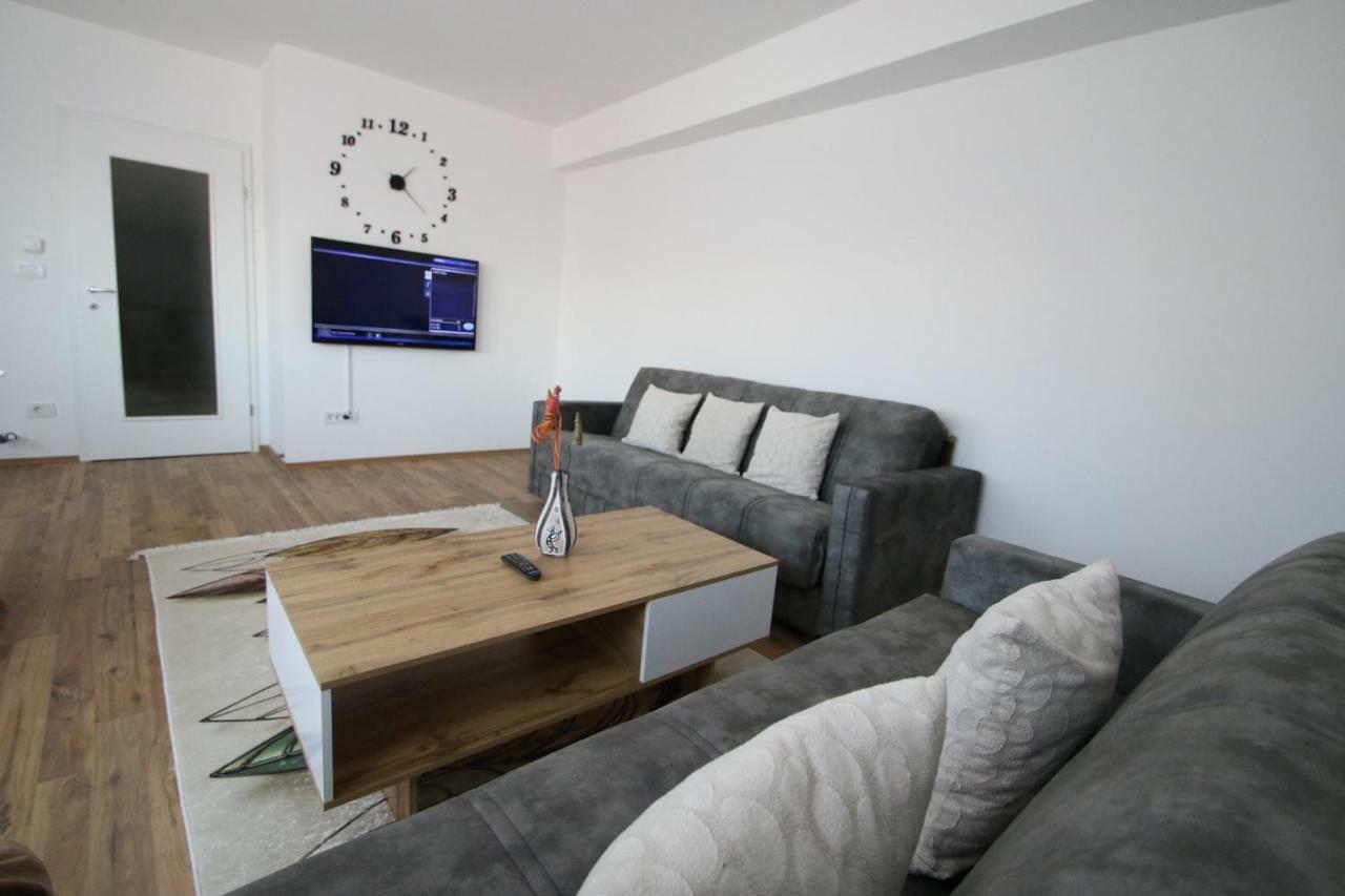 Spacious Apartment Next To The Bus Station And Walking Distance To The Old Town And Shopping Malls Prizren Bagian luar foto